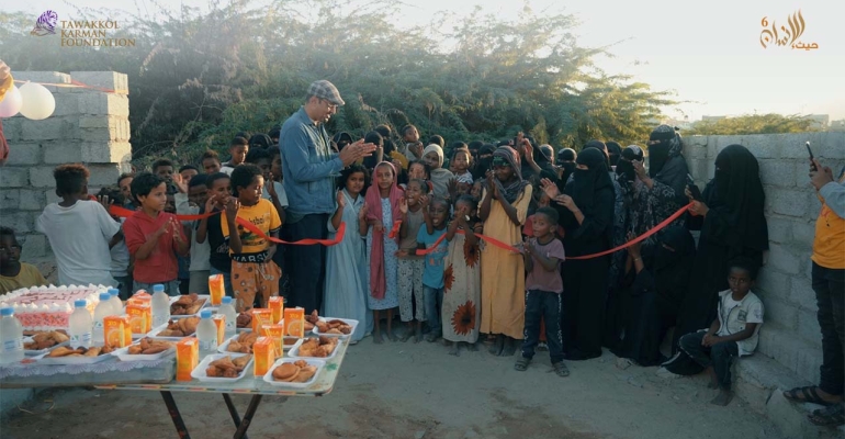 مؤسسة توكل كرمان تغير واقع مخيم للنازحين في حضرموت