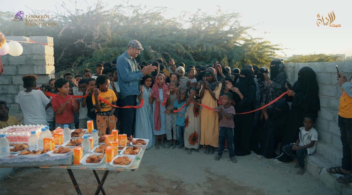 مؤسسة توكل كرمان تغير واقع مخيم للنازحين في حضرموت