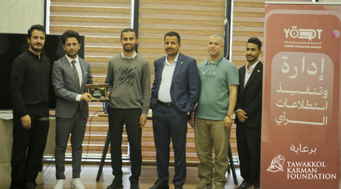 Türkiye’deki Yemenli Öğrenciler Derneği’nden Tavakkol Karman Vakfı’na teşekkür plaketi