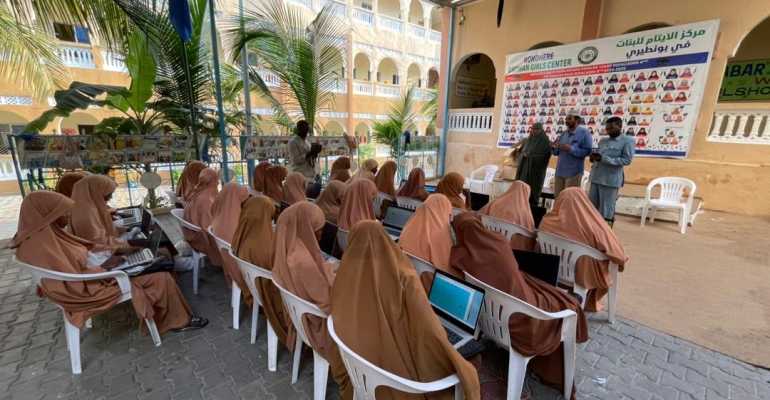 Tawakkol Karman Foundation provides 50 laptops to orphanage school in Somalia