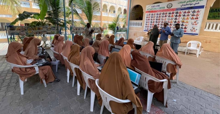 Tawakkol Karman Foundation provides 50 laptops to orphanage school in Somalia